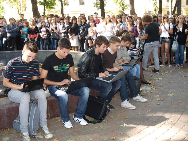 В Полтавському студентському сквері відкрили вільну Wi-Fi зону