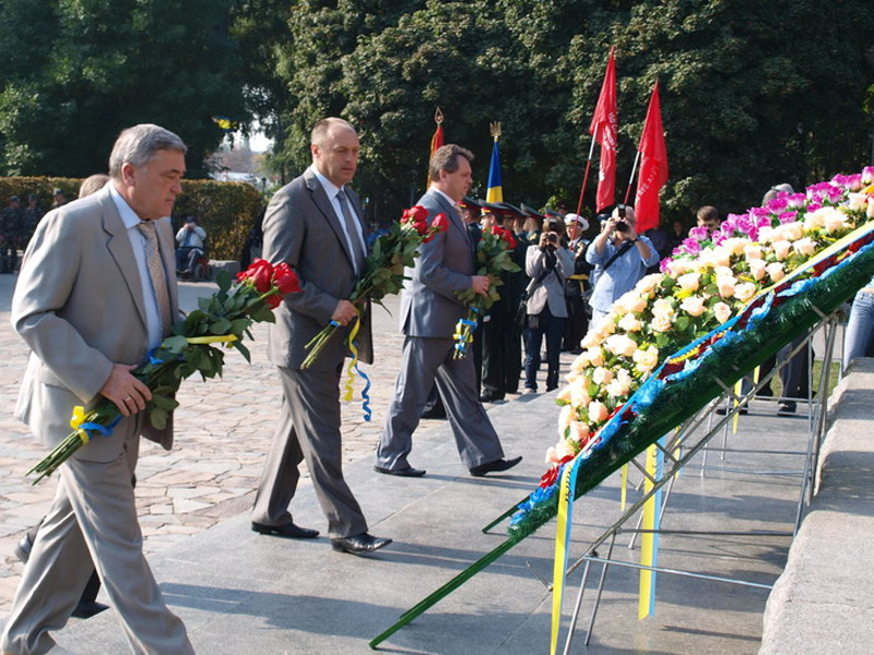 До Меморіалу Солдатської слави – з квітами