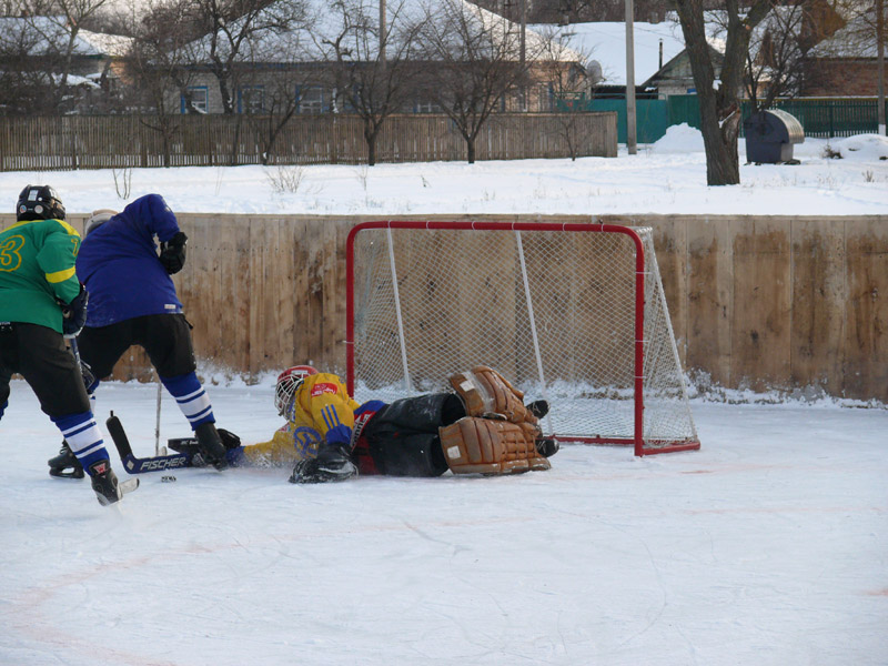 Похолодало — хокеїсти вийшли на лід