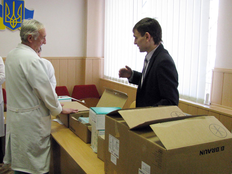 УНМ та Асоціації гайдів України передали обладнання дитячій лікарні