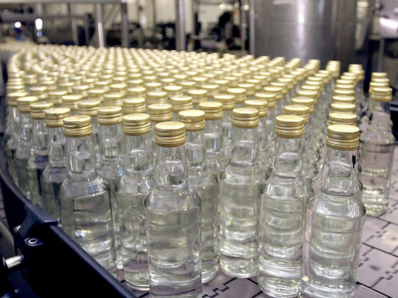 У мешканця Котельви міліціонери вилучили 90 пляшок фальсифікованої горілки