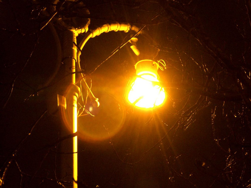 Вуличні ліхтарі в Кобеляках світитимуть лише до першої години ночі?