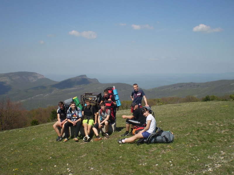 Похід юних туристів по гірському Криму