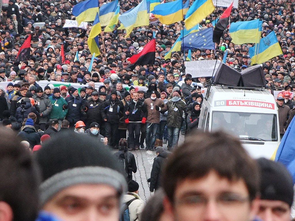 Нова українська революція: від танців і пісень — до крові та барикад