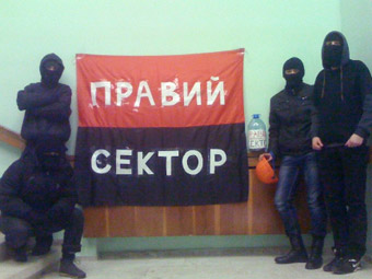 «Правому сектору» у Полтавській облраді сказали згорнути прапори