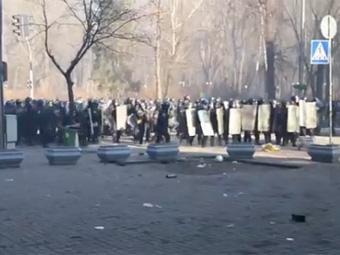 Силовики у Києві пішли на штурм