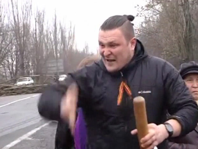 На Луганщині чутки про бандерівців призвели до бійки, розбитої фури і закликів до Путіна