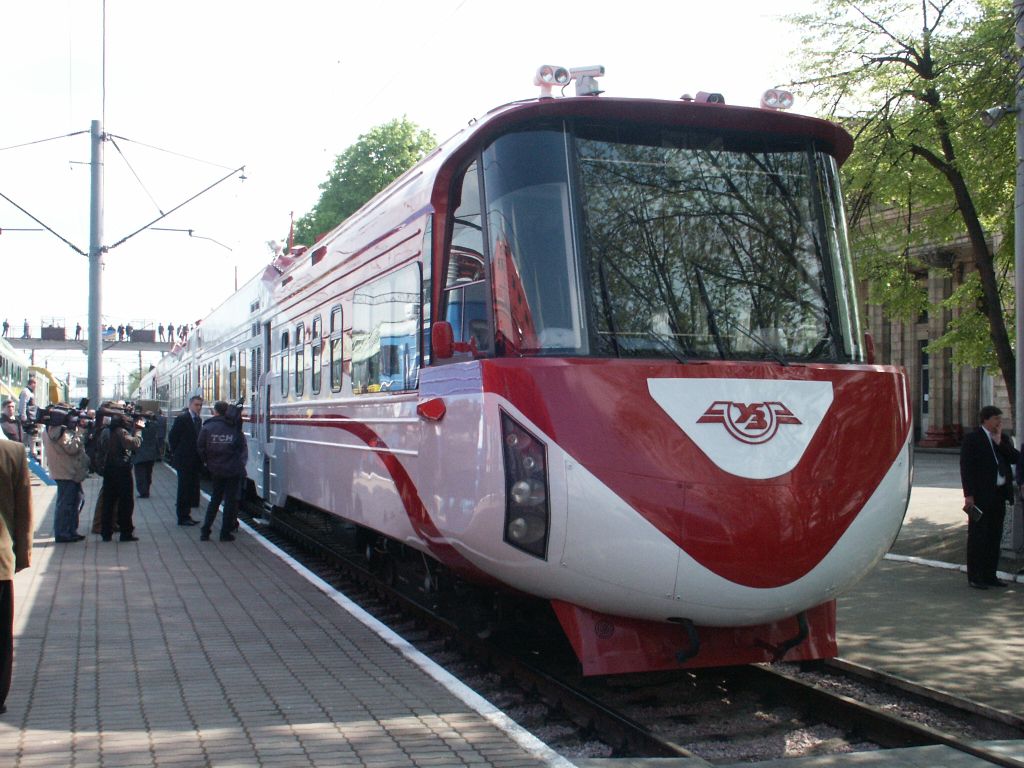 На травневі свята Укрзалізниця призначила 8 додаткових поїздів