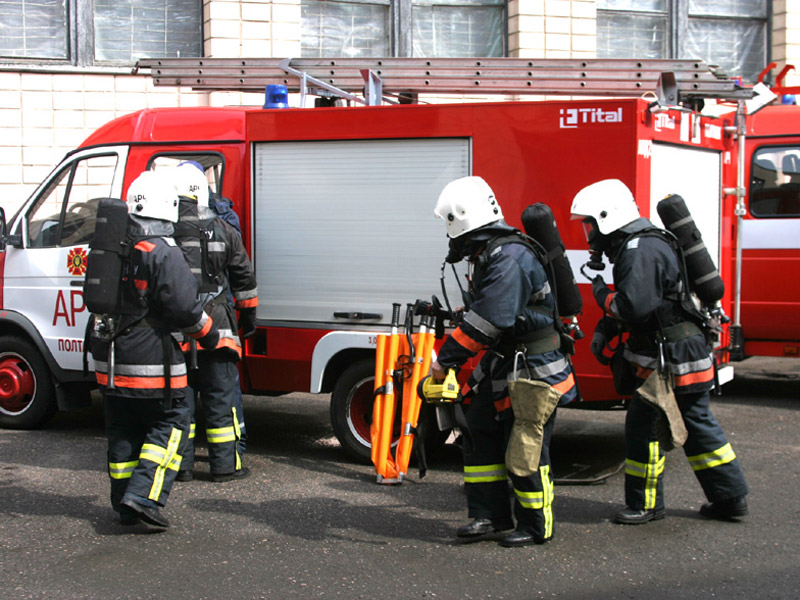 Полтавська область: рятувальники провели тактико-спеціальні навчання з ліквідації пожежі у школі 