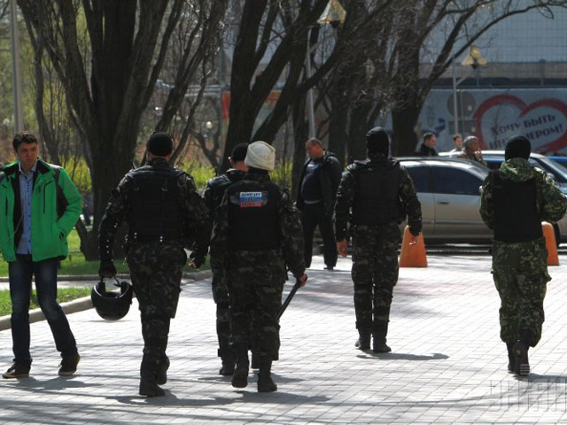 Терористи на Донбасі утримують у полоні чотирьох заручників