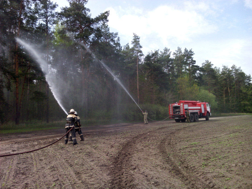 Рятувальники провели тактичні навчання по гасінню лісових пожеж