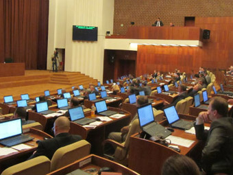 Полтавські депутати прогулюють сесії та займаються кнопкодавством