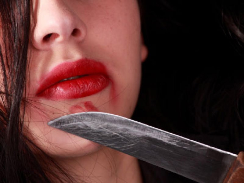 Внаслідок сварки жінка зарізала ножем співмешканця