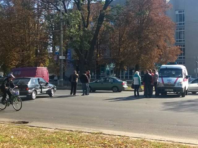 У Полтаві карета швидкої допомоги врізався в автомобіль «ВАЗ»