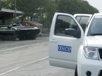 Ватажки бойовиків розсікають Донбасом на автівках з емблемами ОБСЕ - Тимчук