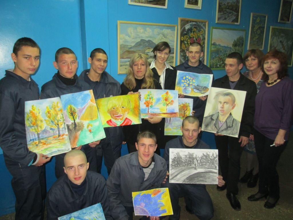 У Кременчуцькій виховній колонії відкрили виставку картин місцевих художників