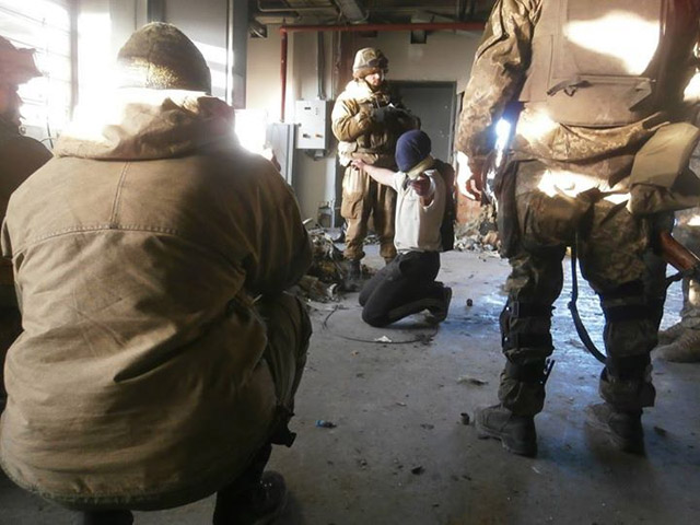 У Донецькому аеропорту бойовик здався «кіборгам»