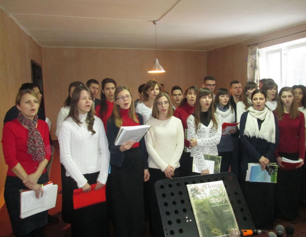 Молодіжний церковний хор подарував концерт Кременчуцькій виховній колонії