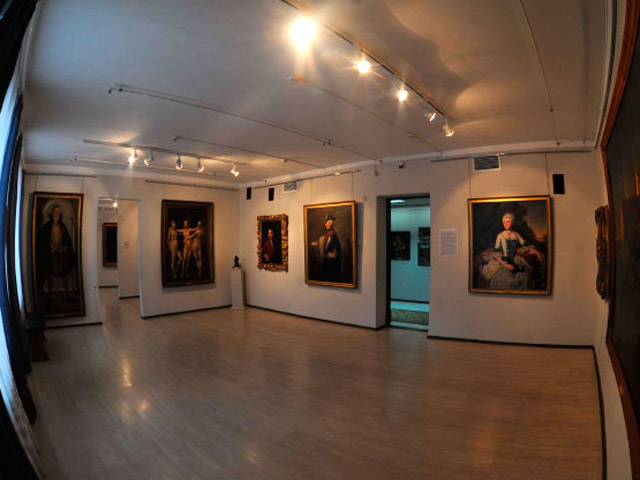 Німці хочуть повернути з полтавської галереї 6 викрадених картин