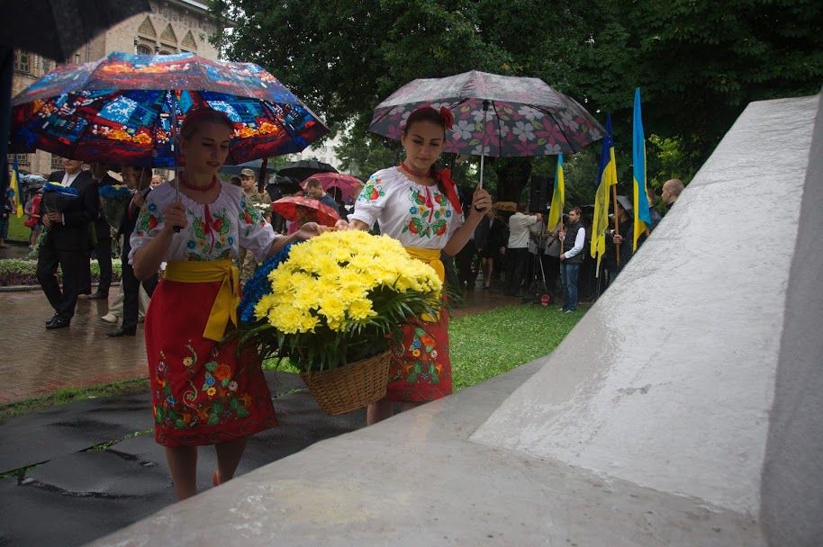  19-у річницю конституції у Полтаві відзначили покладанням квітів