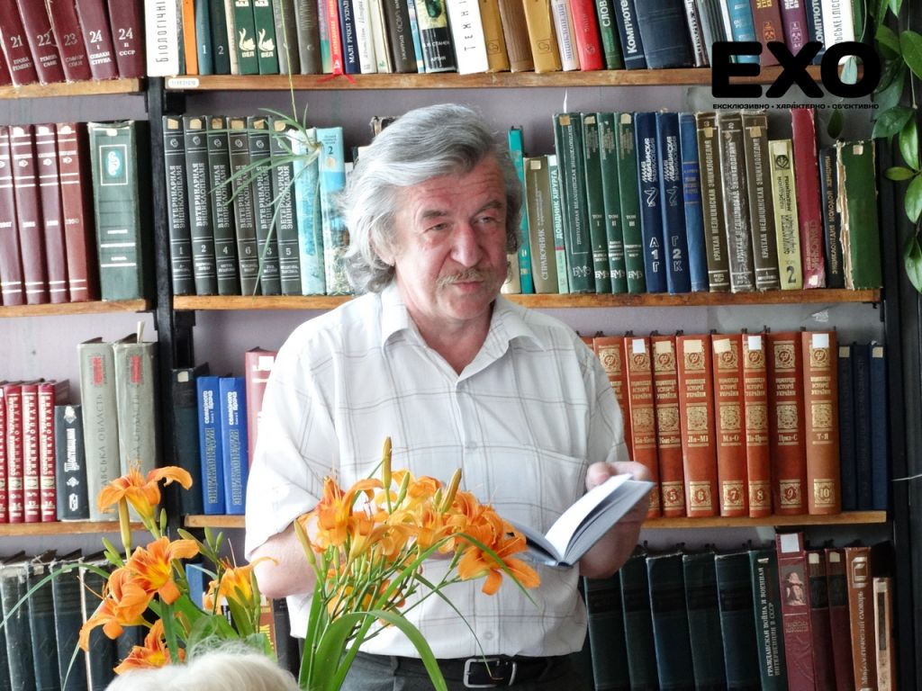 Сергій Коваленко подарував районній бібліотеці чотири праці