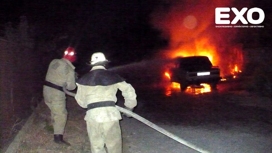 Кобеляки: вогнеборці врятували легковий автомобіль від знищення полум’ям