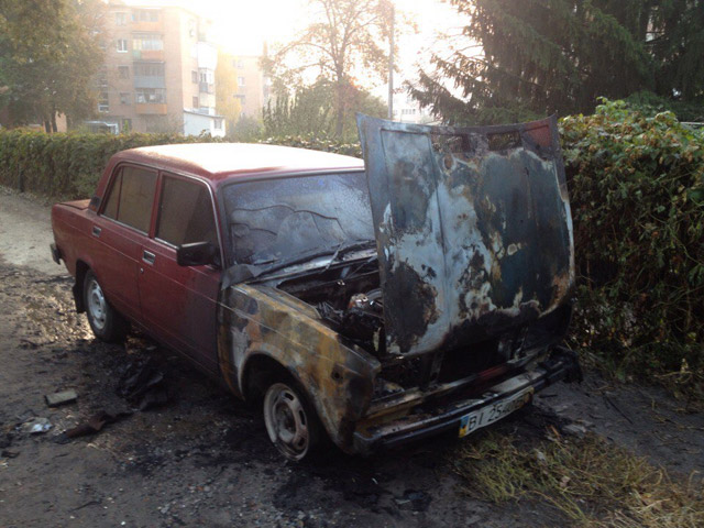 Вранці спалили автомобіль журналіста Громадське.Полтава