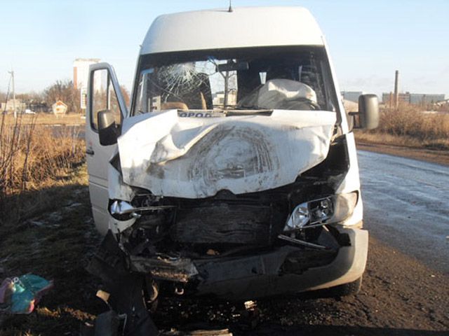 В Миргороді внаслідок ДТП травмовано п’ятеро пасажирів мікроавтобуса