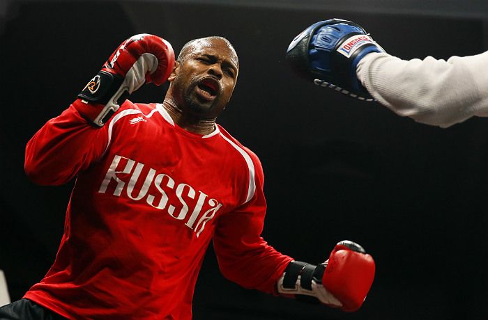 Легенда бокса Рой Джонс был нокаутирован в первом бою под флагом России