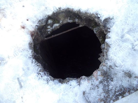 У Пирятині внаслідок падіння в каналізаційну яму загинула жінка, її чоловік - в реанімації 