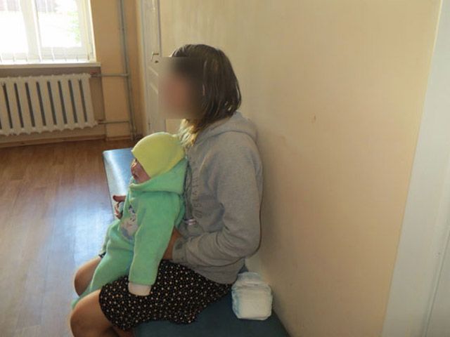 На Лубенщині поліція затримала матір, яка тримала немовля у антисанітарних умовах