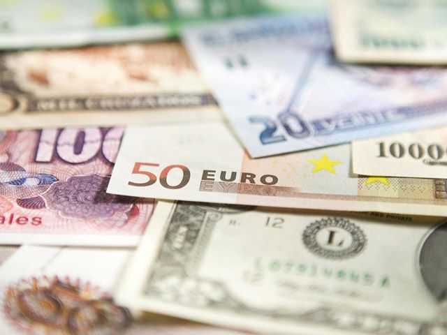 НБУ дозволив міняти валюту до 150 тисяч гривень без документів