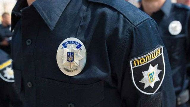 У Кременчуці група осіб побили патрульного поліцейського