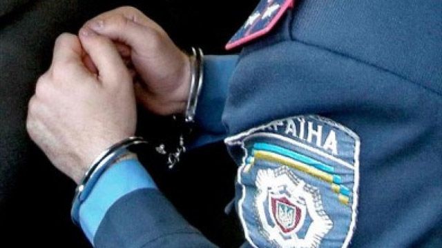 Судитимуть поліцейського, який отримав 4,5 тисячі гривень за переоформлення документів