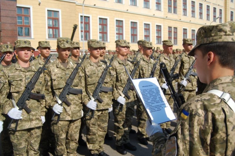 Як можна стати офіцером Збройних Сил України?