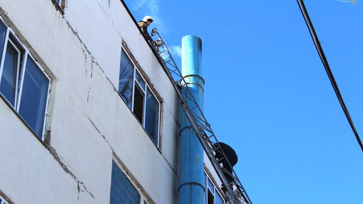 У Полтаві горів завод - вогнеборці врятували 5 чоловік