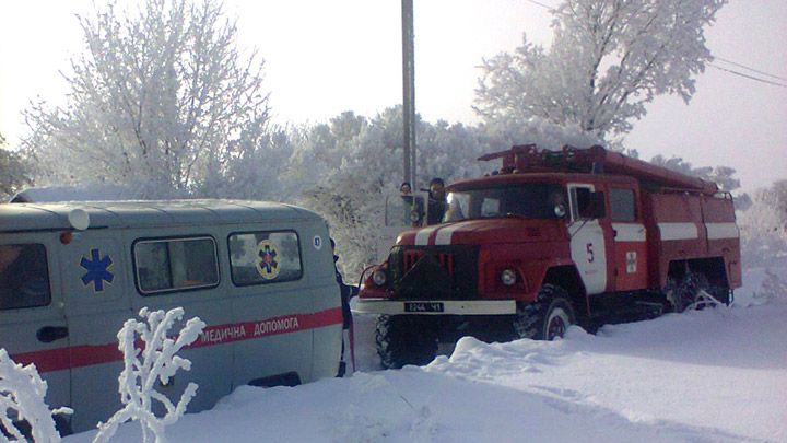 Протягом доби рятувальники вивільнили зі снігових заметів 7 автомобілів