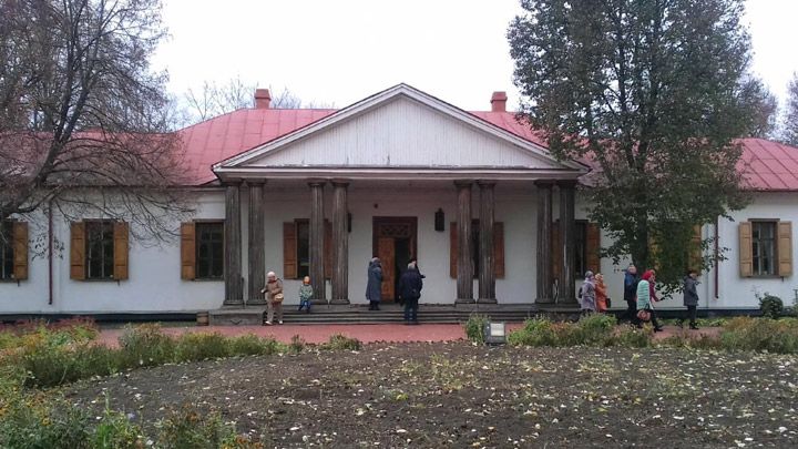 За три місяці поліція не змогла знайти чоловіків, які пограбували музей-заповідник Гоголя