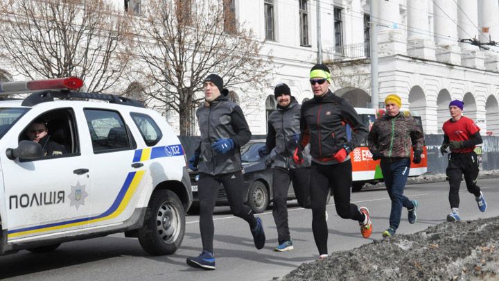 Двоє полтавців встановили рекорд України, пробігши по 630 км в рамках благодійної акції