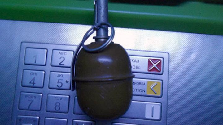 У центрі Полтави на клавіатурі банкомату виявили гранату