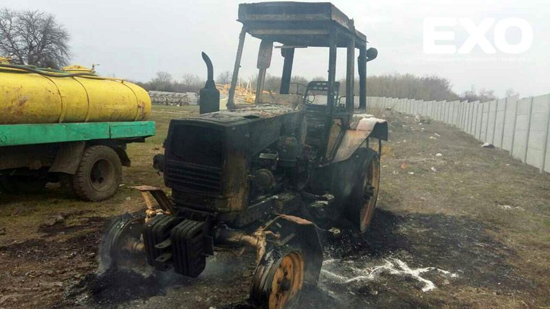 У Канавах спалили трактори й вантажівку