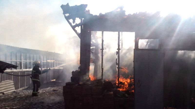 У Новосанжарському районі рятувальники ліквідували пожежу в літній кухні