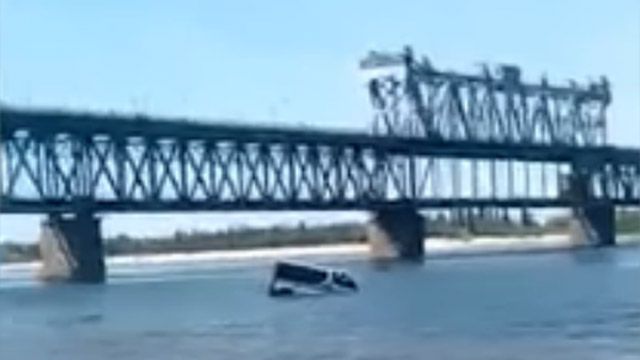 У Кременчуці в дніпровських водах потонула автівка