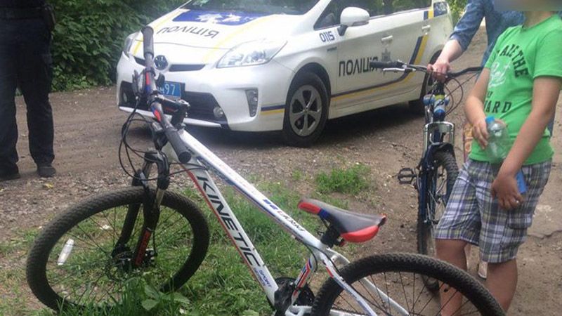 Патрульні Полтави «гарячим слідом» затримали чоловіка, який силою забрав велосипед у дитини