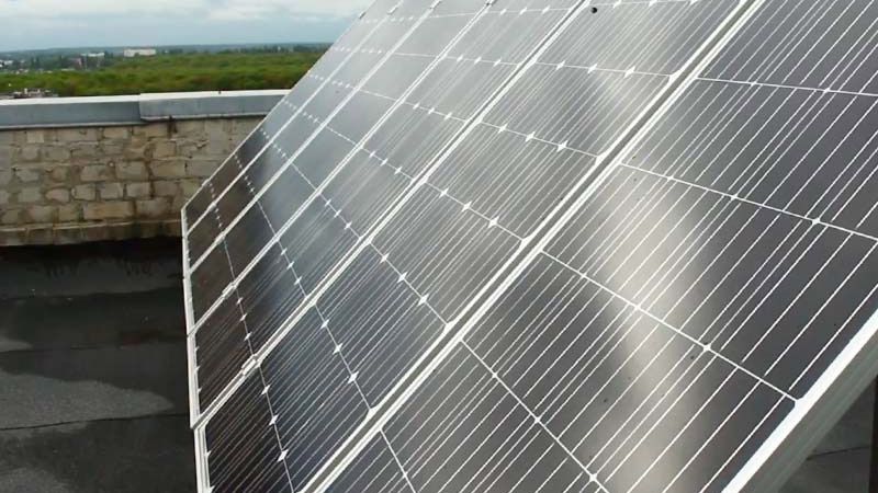Мешканці ОСББ в Полтаві вдвічі знизили витрати на електроенергію завдяки сонячним батареям