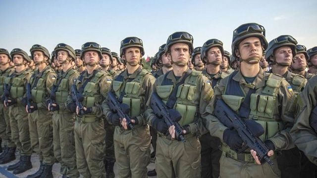 Порошенко оголосив призов в Національну гвардію