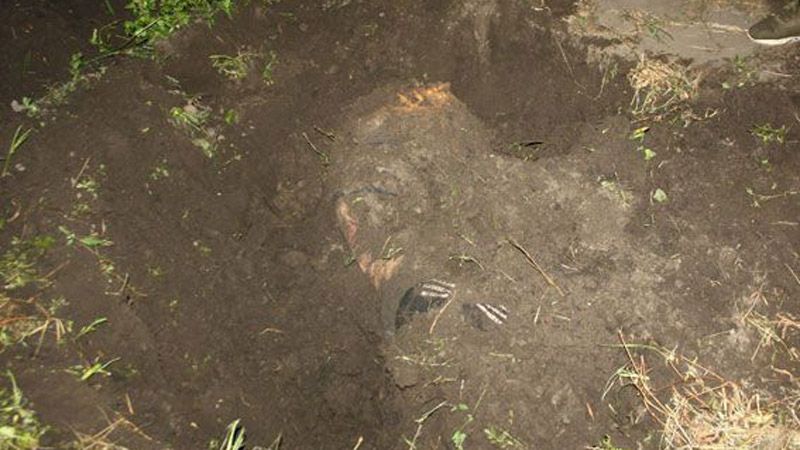 У Кременчуцькому районі чоловіка знайшли закопаним на городі односельця