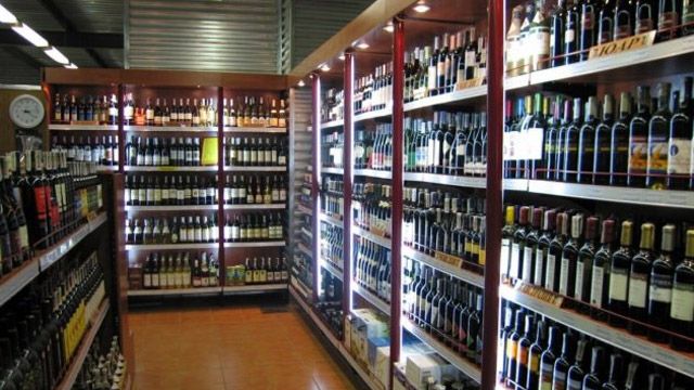 Уряд підвищує мінімальні ціни на алкоголь