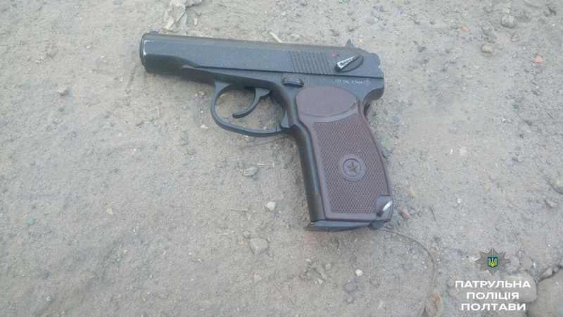 У Полтаві один чоловік погрожував іншому пістолетом