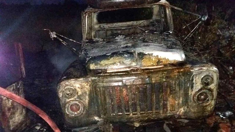 Пожежа на відкритій території знищила вантажний автомобіль